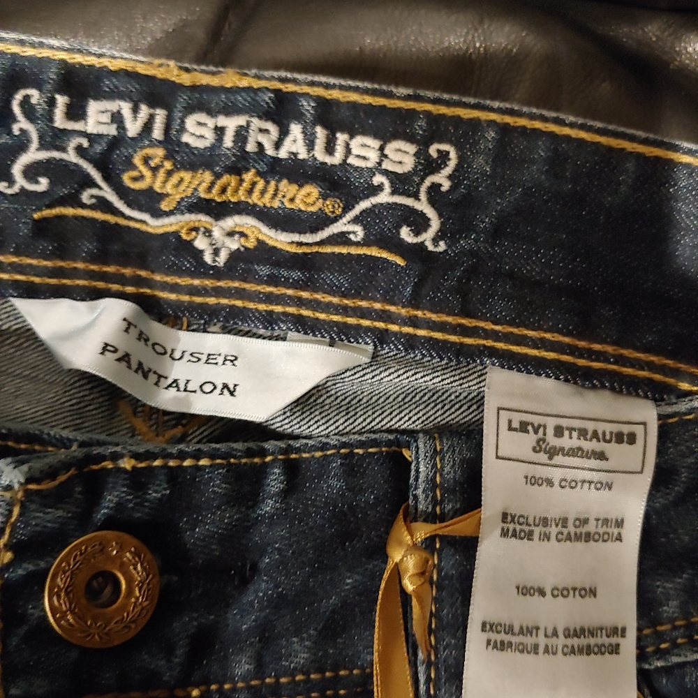 New Levi Strauss Woman's Jean shorts